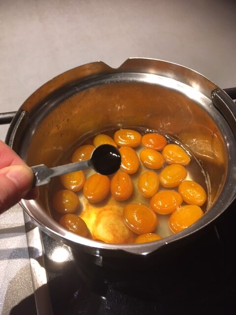 Kumquats werden mit Shoyu verfeinert